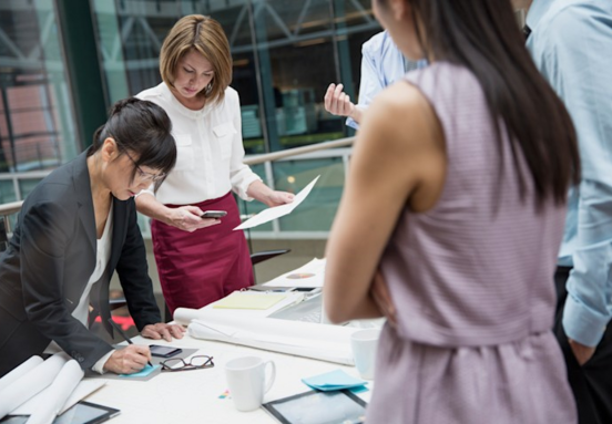 Améliorer la productivité dans vos bureaux et entrepôts: stratégies pour réduire les distractions et optimiser l’espace de travail
